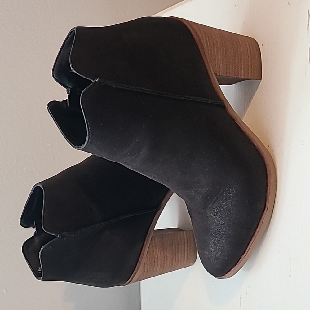 Alter’d State Women’s Ankle Boots. Size 7.5 Zip Closure.
